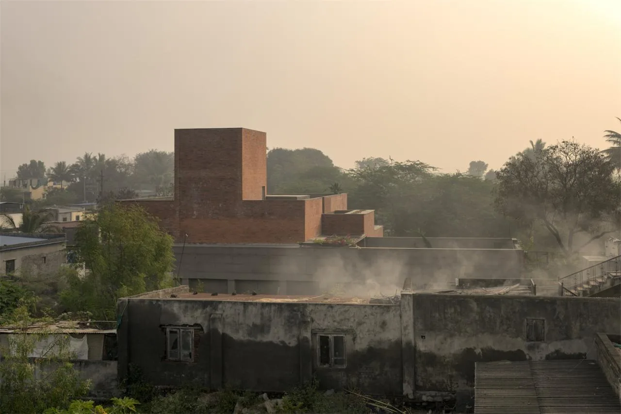Red brick rural villa design that brings life closer to nature and blends tradition and modernity