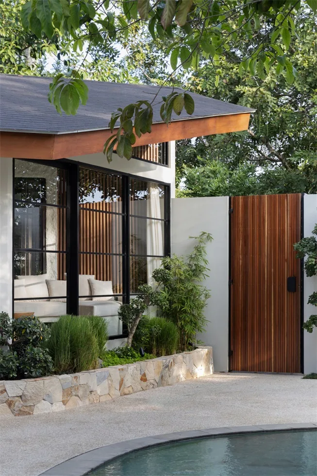 The Wabi Sabi Realm in the Poetic Forest: Design of a Natural Villa Under a Flipped Roof