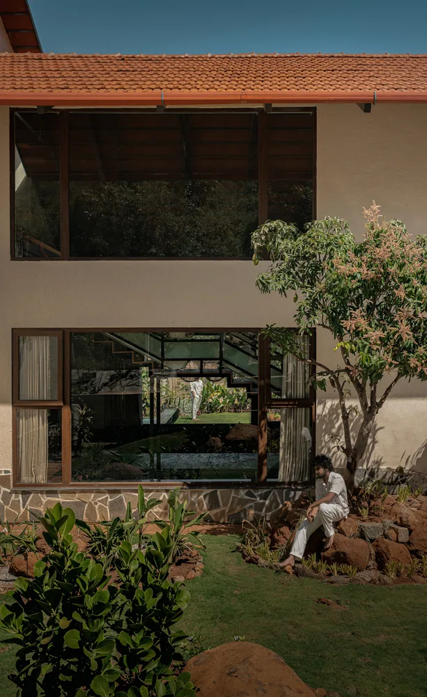 Villa design that responds to research on environmental climate materials and engages in a perfect dialogue with nature
