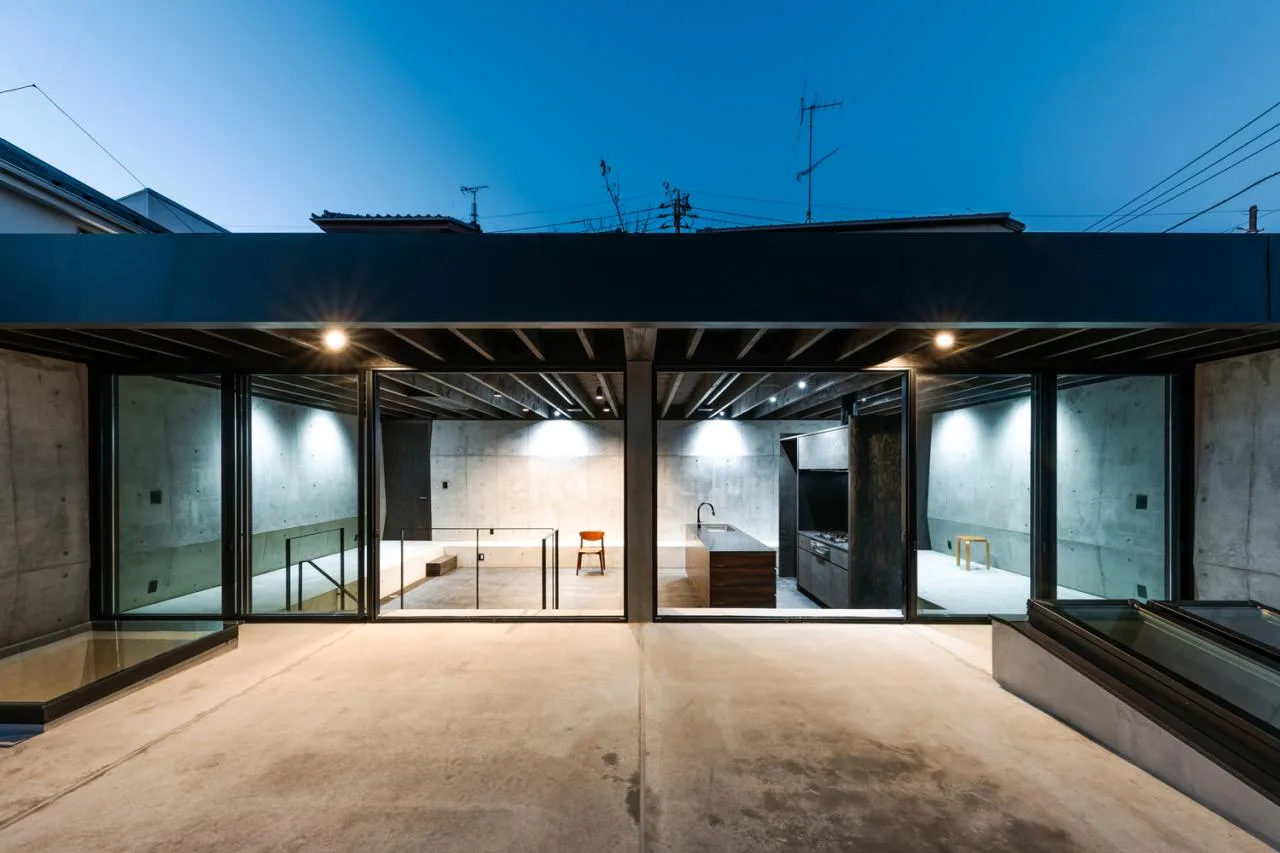 A unique and mysterious experience of interweaving concrete and wood, a residential design for peaceful living
