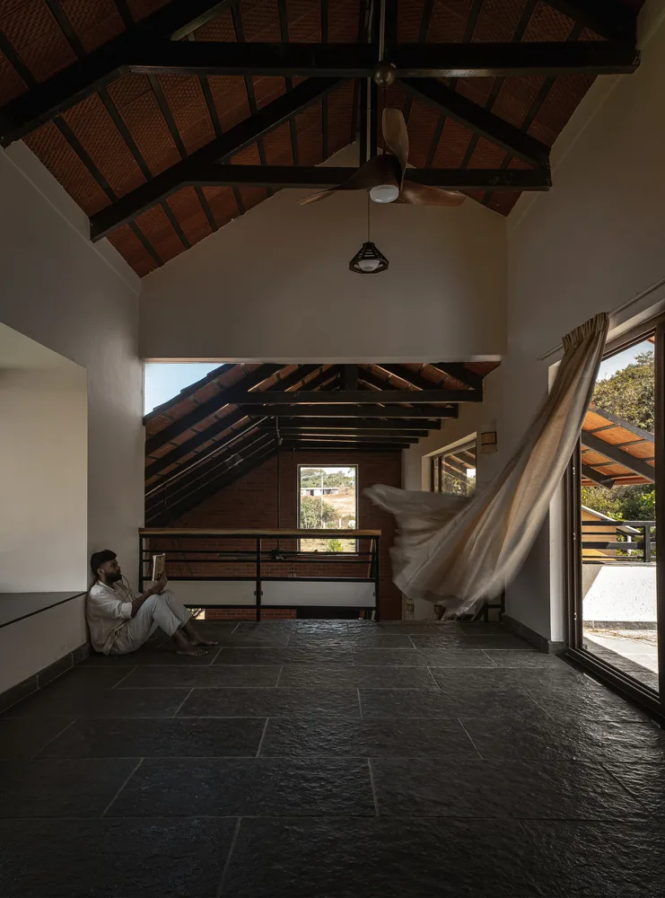Villa design that responds to research on environmental climate materials and engages in a perfect dialogue with nature