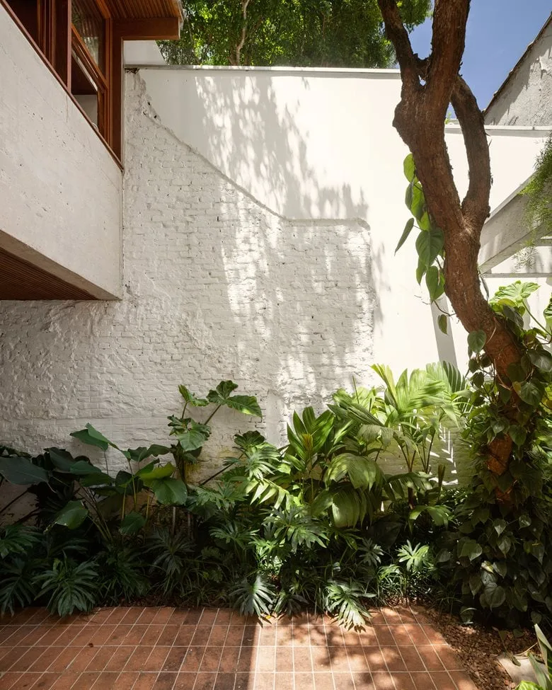 Awaken emotional memory, reshape peaceful life, and design simple and rustic villa renovation